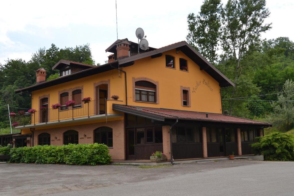 Trattoria Vecchio Mulino Panzió Niella Tanaro Kültér fotó