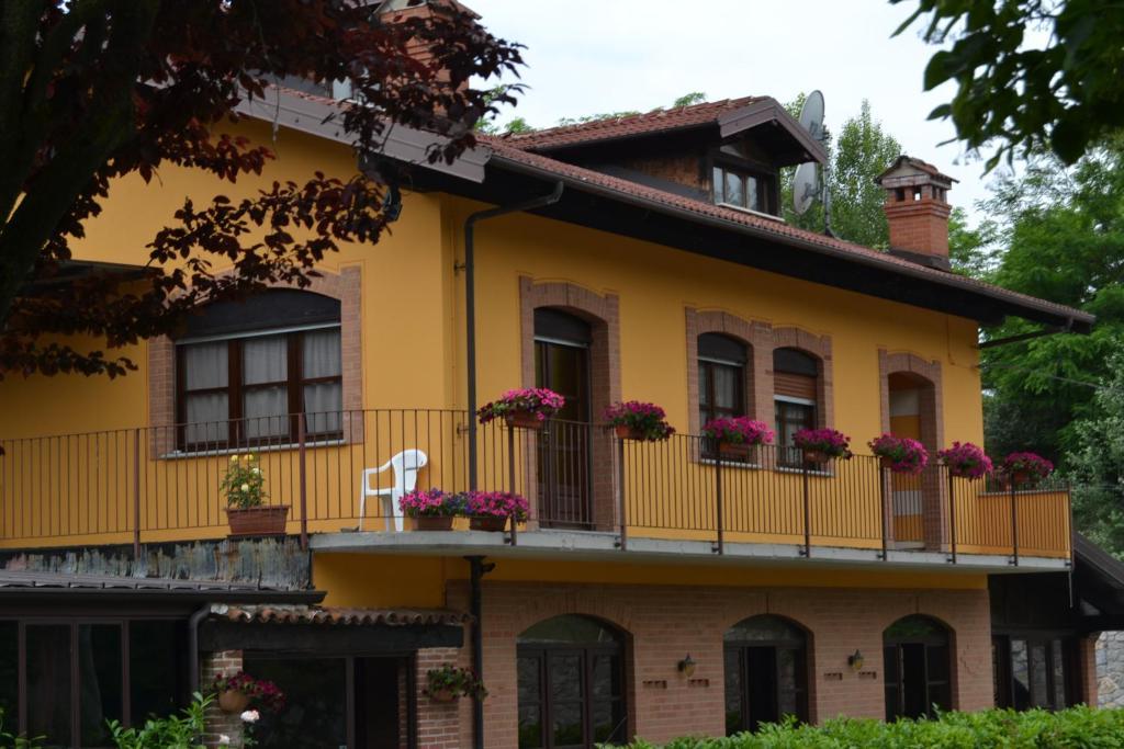 Trattoria Vecchio Mulino Panzió Niella Tanaro Kültér fotó