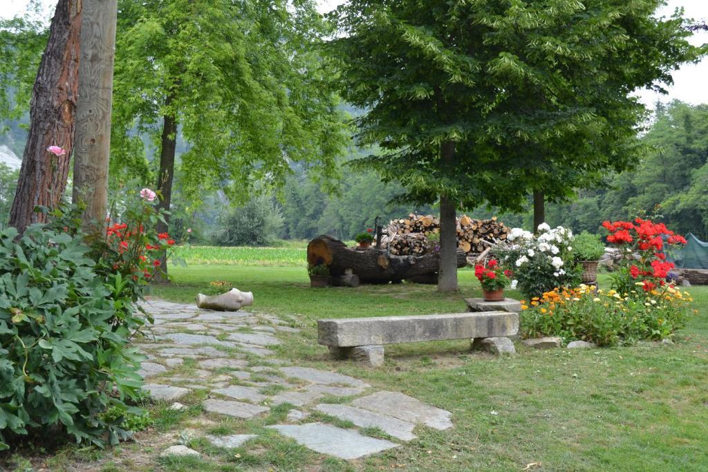 Trattoria Vecchio Mulino Panzió Niella Tanaro Kültér fotó